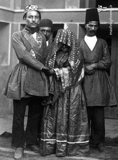 تصویری جالب از عروس و داماد در دوره قاجار.