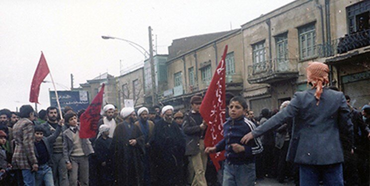 تصاویر | ۳۰ مهر؛ همدان یکپارچه آتش شد | وقتی انقلاب دانش آموزی روشن شد | جرقه از خیابان های همدان؛ قیام خونین در تهران رقم خورد