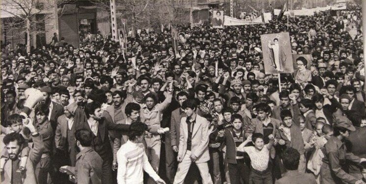 تصاویر | ۳۰ مهر؛ همدان یکپارچه آتش شد | وقتی انقلاب دانش آموزی روشن شد | جرقه از خیابان های همدان؛ قیام خونین در تهران رقم خورد