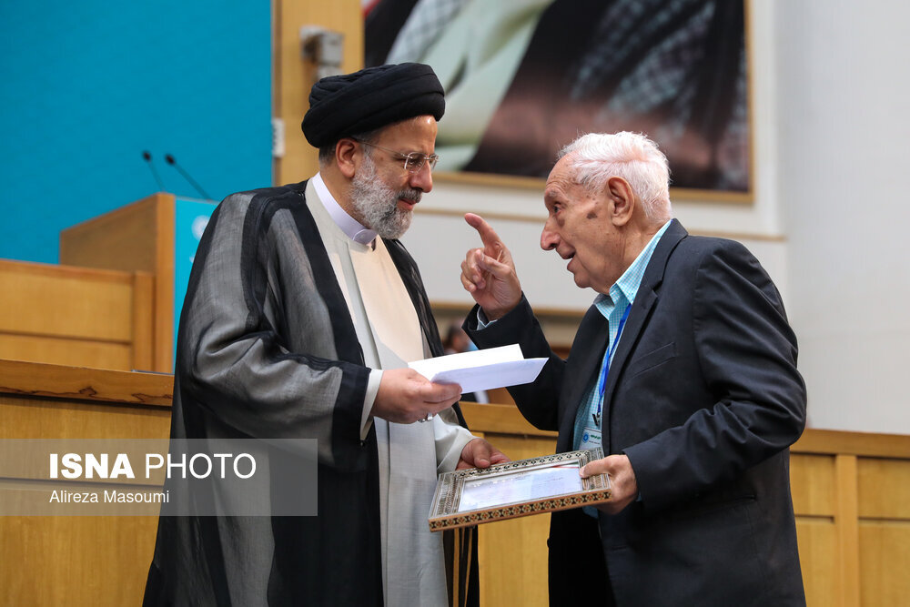 عکسی از رئیس جمهور در جمع بازرگانان که پر بازدید شد صادرات