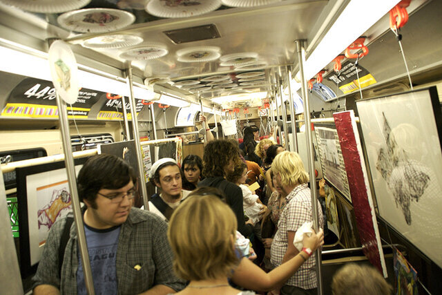 تصاویری از یک نمایشگاه عجیب که در دستشویی موزه هنرهای زیبا برپا شد