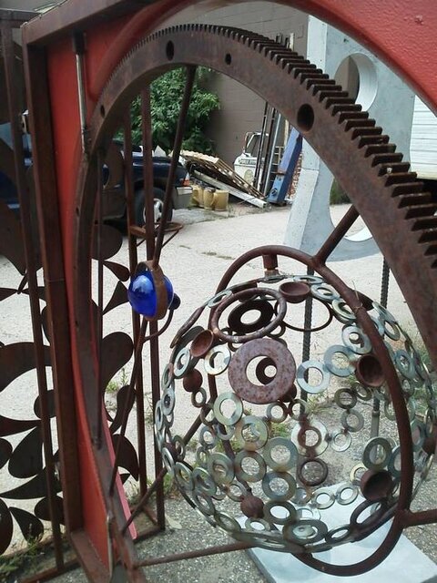 تصاویری از یک نمایشگاه عجیب که در دستشویی موزه هنرهای زیبا برپا شد