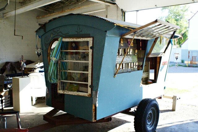 تصاویری از یک نمایشگاه عجیب که در دستشویی موزه هنرهای زیبا برپا شد