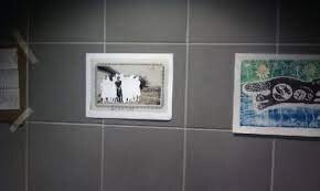 تصاویری از یک نمایشگاه عجیب که در دستشویی موزه هنرهای زیبا برپا شد