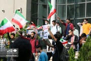 تصاویر | اعتراض متفاوت دو دانشجوی بی حجاب در حضور سخنگوی دولت | تشویق‌های متعدد دانشجویان محجبه