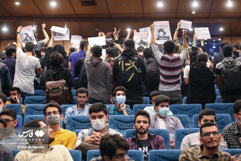 عکس ا تصاویر پوسترهای دانشجویان معترض امروز دانشگاه خواجه نصیر چه بود ؟