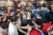 عکس ا استقبال متفاوت دانشجویان قمی از سخنگوی دولت | بهادری جهرمی نفس هم نمی‌تواند بکشد