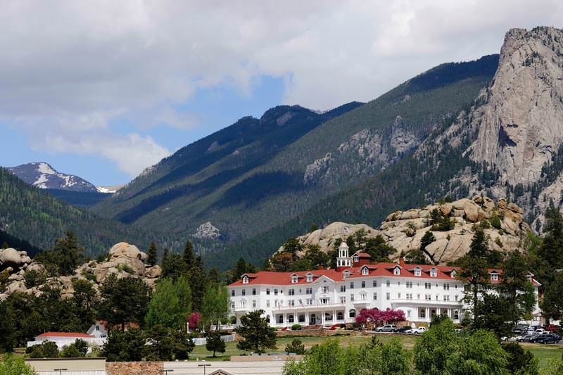 تصاویر | گشت و گذار در محبوبترین لوکیشنهای فیلمهای مشهور | از ساحل لئوناردو دی کاپریو تا دهکده هابیتها و مدرسه هری پاتر