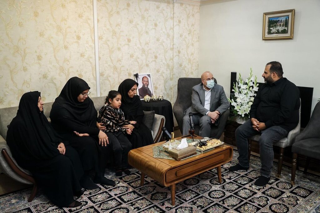 قالياف در دیدار با خانواده یک شهید و جانباز