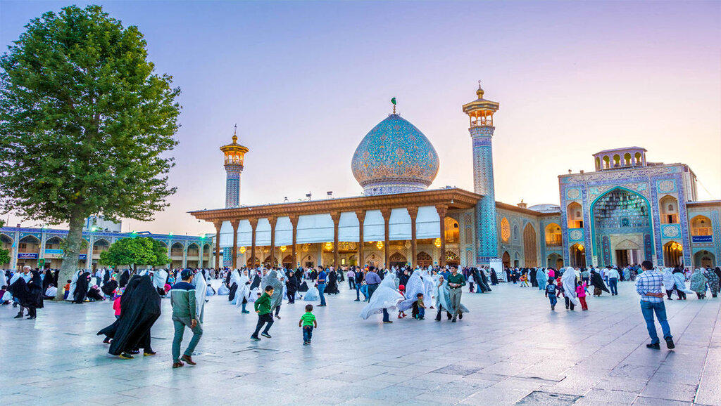 تروریست حادثه شاه چراغ شیراز یک نفر بوده است؛ در حال مداوا و بازجویی است | زائران را در کنار حرم شاهچراغ به رگبار بست | یک زن و سه کودک شهید شدند شاه چراغ