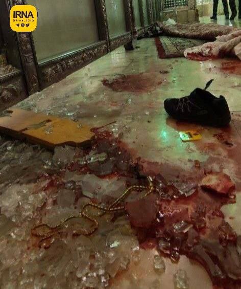 حمله تروریستی به حرم مطهر شاهچراغ شیراز ؛ زائران را به رگبار بستند | اولین تصاویر از حمله خونین | عامل اصلی دستگیر شد | ۱۵ شهید و ۴۰ زخمی ؛ تا کنون