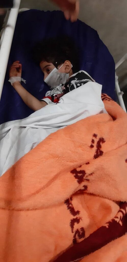 تصویری از کودک آسیب دیده در حادثه امشب شاهچراغ شیراز