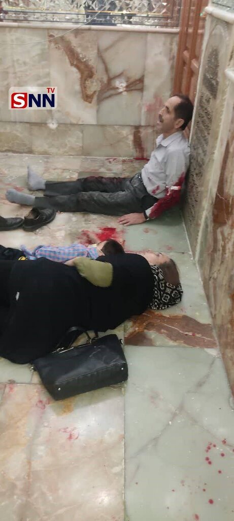 تصویری دلخراش از یک مادر و کودک شهید در جریان حادثه تروریستی امروز در حرم شاهچراغ(ع)