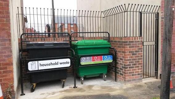 موفقترین شهرهای جهان برای مدیریت بازیافت پسماند | زباله بدهید، غذای تازه بگیرید | لباسهای بازیافتی در ویترین فروشگاهها