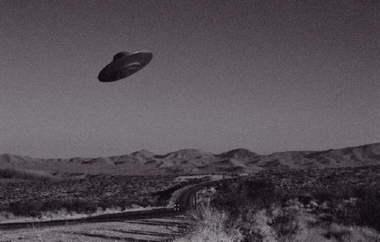 تعقیب و گریز چند ساعته جنگندههای ایرانی با بشقاب پرندهها در آسمان تهران | خلبانی که نخستین بار در آسمان پایتخت بشقاب پرنده دید