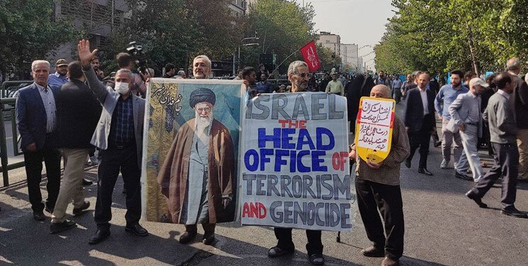 تصاویر و شعارهای تهرانیها در راهپیمایی محکومیت آشوب و ترور | «آشوبگر، داعشی، پیوندتان مبارک»، «سپاه انقلابی، انتقام انتقام» و ...