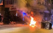 تصاویر ناآرامی‌های مرگبار سنندج در ظهر امروز | خودروها را آتش زدند؛ پلیس گاز اشک آور شلیک کرد | رئیس کلانتری با چاقو مجروح شد؛ ۲ نفر کشته شدند
