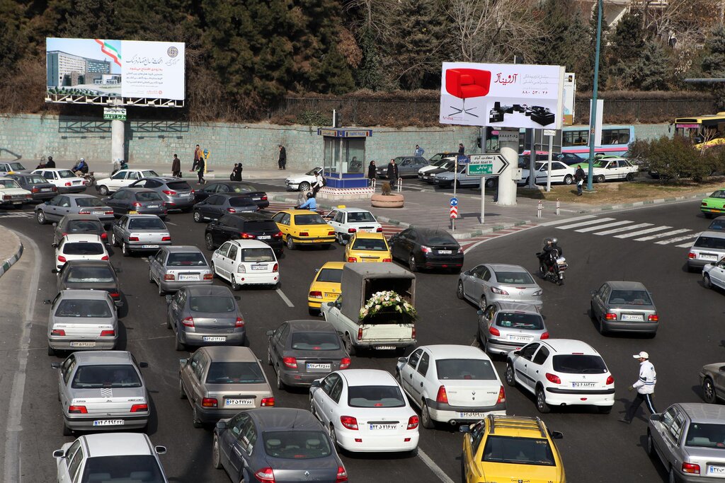 چرا این میدان پایتخت همیشه قفل است؟