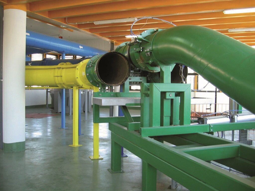 تصاویر | نظافت خیابان با جاروبرقیهای شهری | این دستگاهها چگونه کار میکنند؟