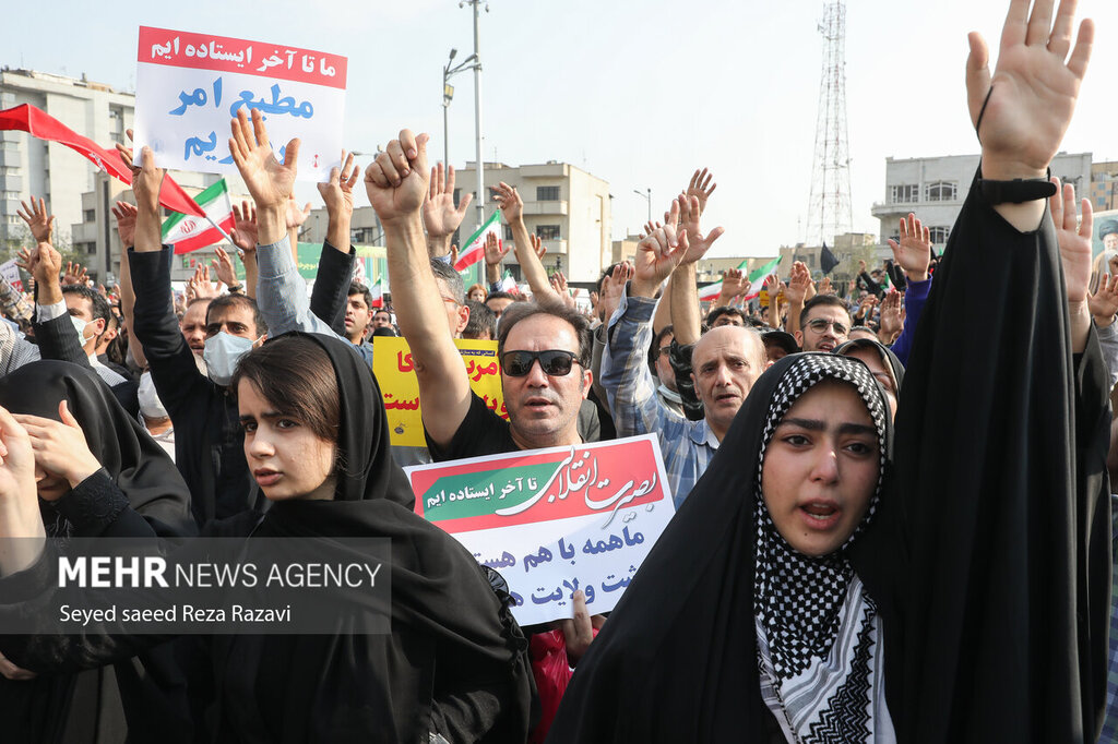 تصاویر شل حجابهایی که آشوب و ترور را در کنار زنان محجبه محکوم کردند | از مانتوی باز تا حمایت از پلیس با لاک قرمز