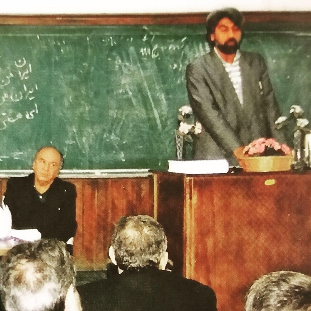 تصاویر کمتر دیده شده از شاعری که سردیسش را دزدیدند؛او که می گفت سراپا اگر زرد و پژمرده ایم ولی دل به پاییز نسپرده ایم...