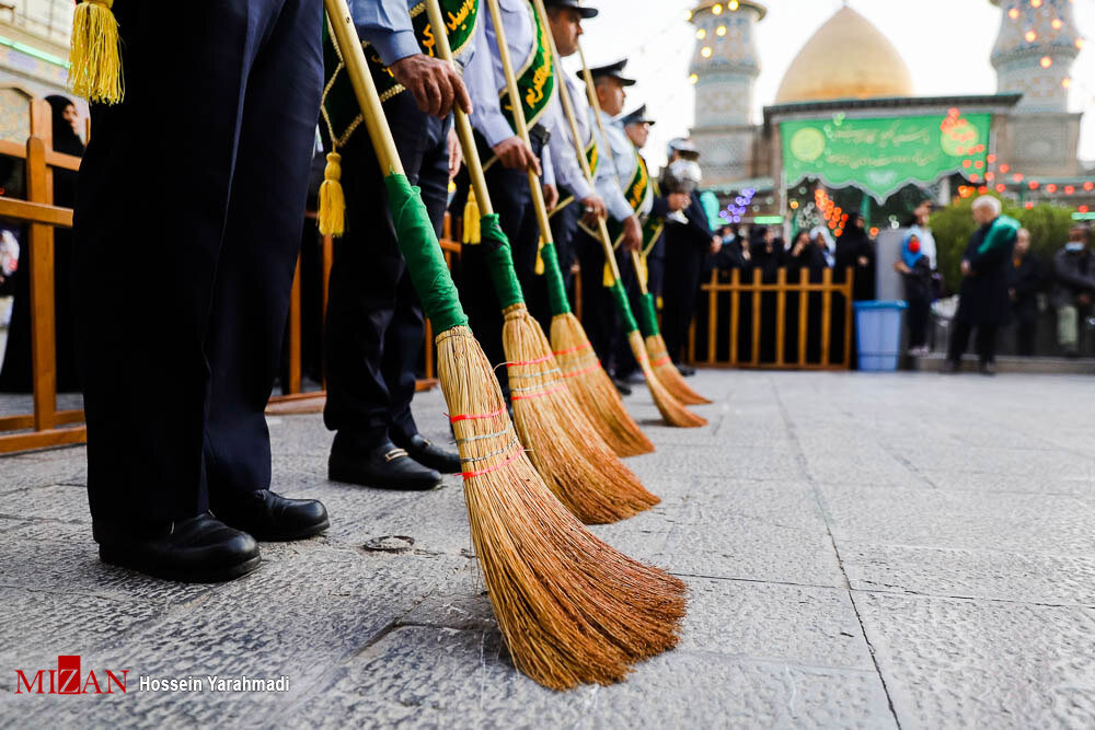 تصاویر جالب از بزرگداشت شاه عبدالعظیم؛ مردم گل آوردند آستان کیک برید، خادمان به صف شدند