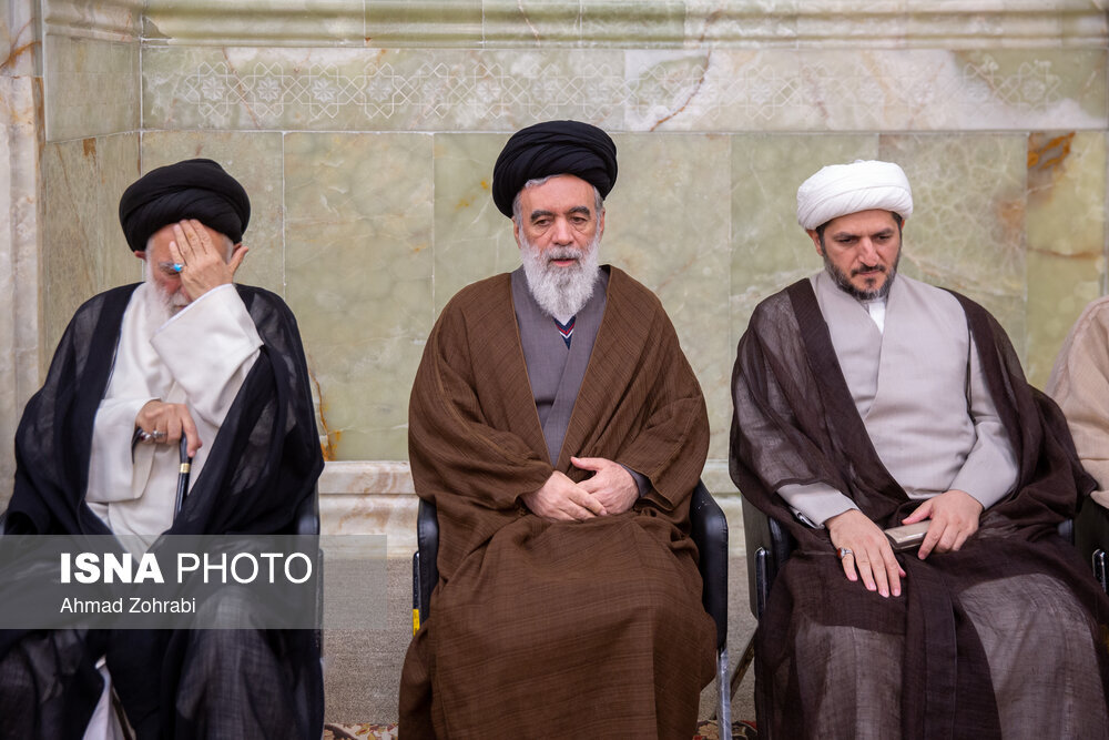 تصاویر ا اشک مراجع و علمای قم بر جنایت شاهچراغ ؛ از گریه آیت الله مکارم تا غم آیت الله علوی بروجردی ...