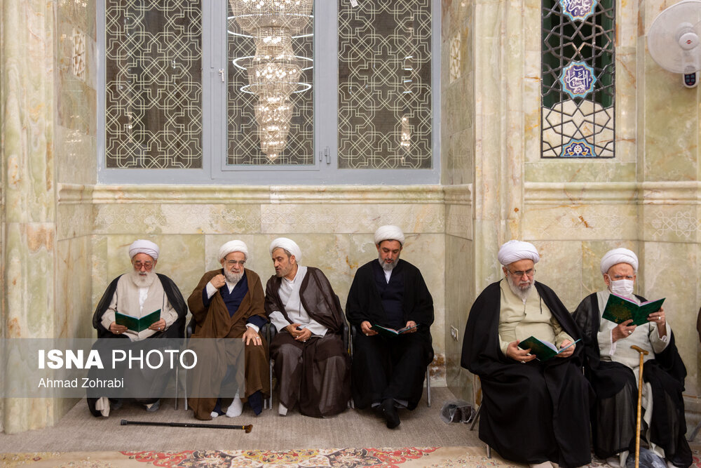 تصاویر ا اشک مراجع و علمای قم بر جنایت شاهچراغ ؛ از گریه آیت الله مکارم تا غم آیت الله علوی بروجردی ...