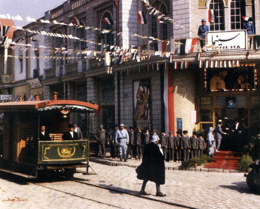 از معماری قبل از اسلام تا قاجار، همه در یک شهرک!