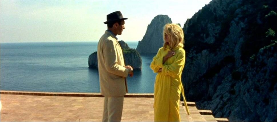 تصاویر خانهای عجیب روی دماغه یک صخره! | خانه خاص و زیبای نویسنده مشهور ایتالیایی را ببینید