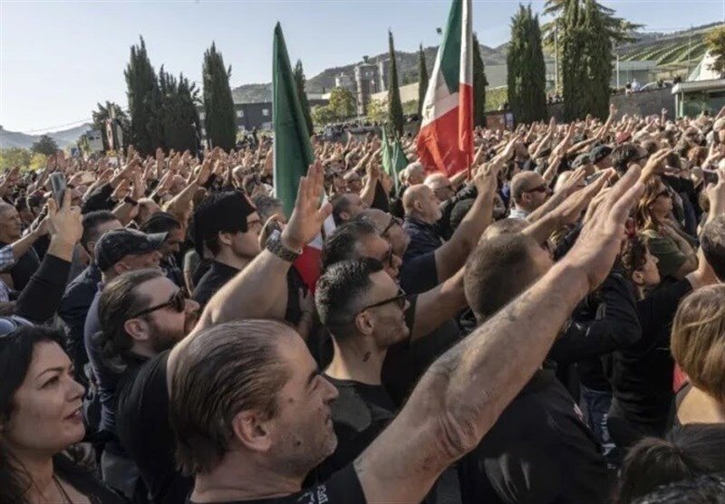 عکس | هزاران ایتالیایی سلام فاشیستی دادند