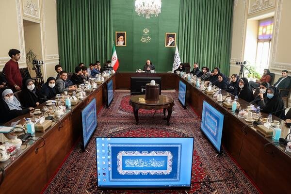 قالیباف در جمع  دانش آموزان ؛ تصاویری متفاوت از رئیس مجلس و نوجوانان