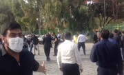 ببینید | لحظه یورش اغتشاشگران به دانشجویان بسیجی در دانشگاه اصفهان | زنجیر به دست ها بسیجی نیستند!