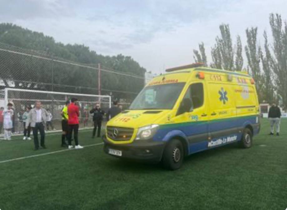 جنجالیترین گل تاریخ فوتبال با تصمیم شوکه کننده داور | به ثمر رسیدن گل پیروزی با حضور تنها یک بازیکن در زمین