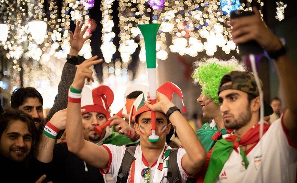 واکنش علیرضا افتخاری به انتظارها برای ساخت سرود تیم ملی در جام جهانی | این ترانه باید با فوتبال ممزوج باشد مانند آهنگی که من برای تیم سپاهان خواندم