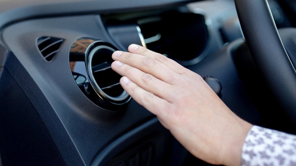 چرا کولر خودرو باد گرم می زند ؟ | راهحلهایی برای خنک شدن باد کولر خودرو