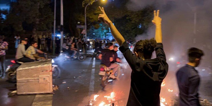 تصاویر عجیب اغتشاشگری که روسری و مانتویش را درآورد و ... | اعترافات مهم پس از بازداشت؛ دیگر میدانم حجاب برای امنیت خودم است | الان پشیمانم ...