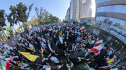 راهپیمایی ۱۳ آبان در تهران و سراسر کشور | شعارها، تصاویر و پلاکاردهایی که در دست مردم است