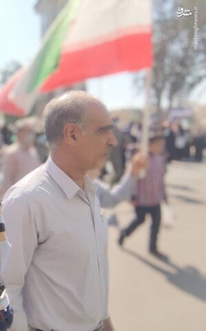 علیشاه طارمی، پدر مهدی طارمی در راهپیمایی روز ۱۳ آبان بوشهر