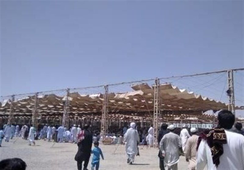 حمله اغتشاشگران به فرمانداری خاش با سنگ و سلاح | کیوسک پلیس در آتش سوخت ...