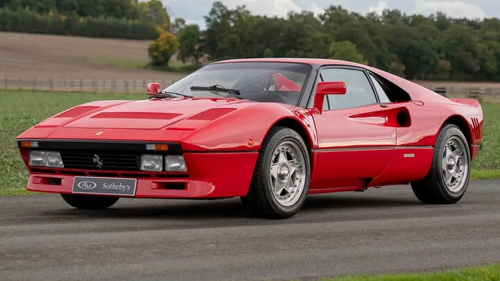 تصاویر ۱۸ خودرو خاص ۱۵۰۰ میلیارد تومانی که به حراج گذاشته شد | این مجموعه عظیم متعلق به چه کسی است!