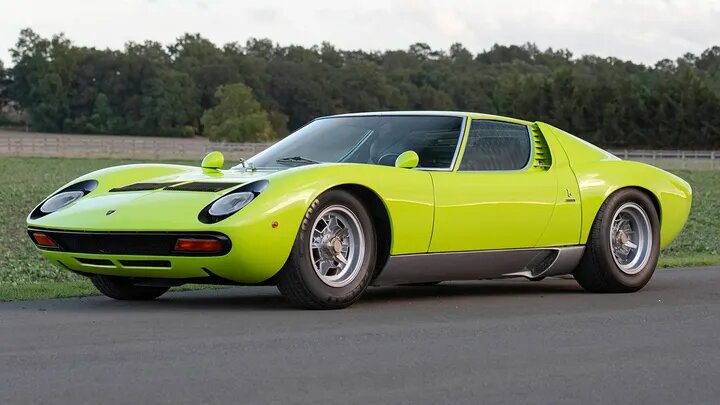 تصاویر ۱۸ خودرو خاص ۱۵۰۰ میلیارد تومانی که به حراج گذاشته شد | این مجموعه عظیم متعلق به چه کسی است!