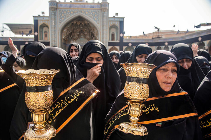 تصاویر ا بانویی که شیعیان با شفاعتش وارد بهشت می شوند؛تعویض پرچم گنبد حرم حضرت معصومه (س)