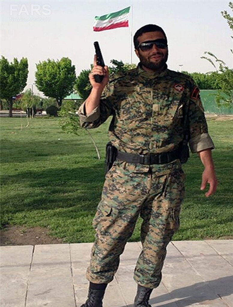 تصاویر مدافع حرمی که اسم بچههایش را از شناسنامه پاک کرد!