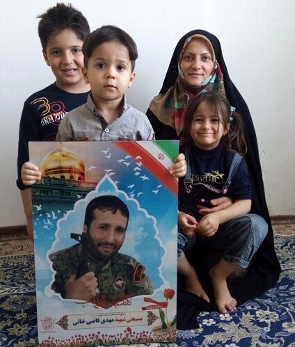 تصاویر مدافع حرمی که اسم بچه‌هایش را از شناسنامه پاک کرد!
