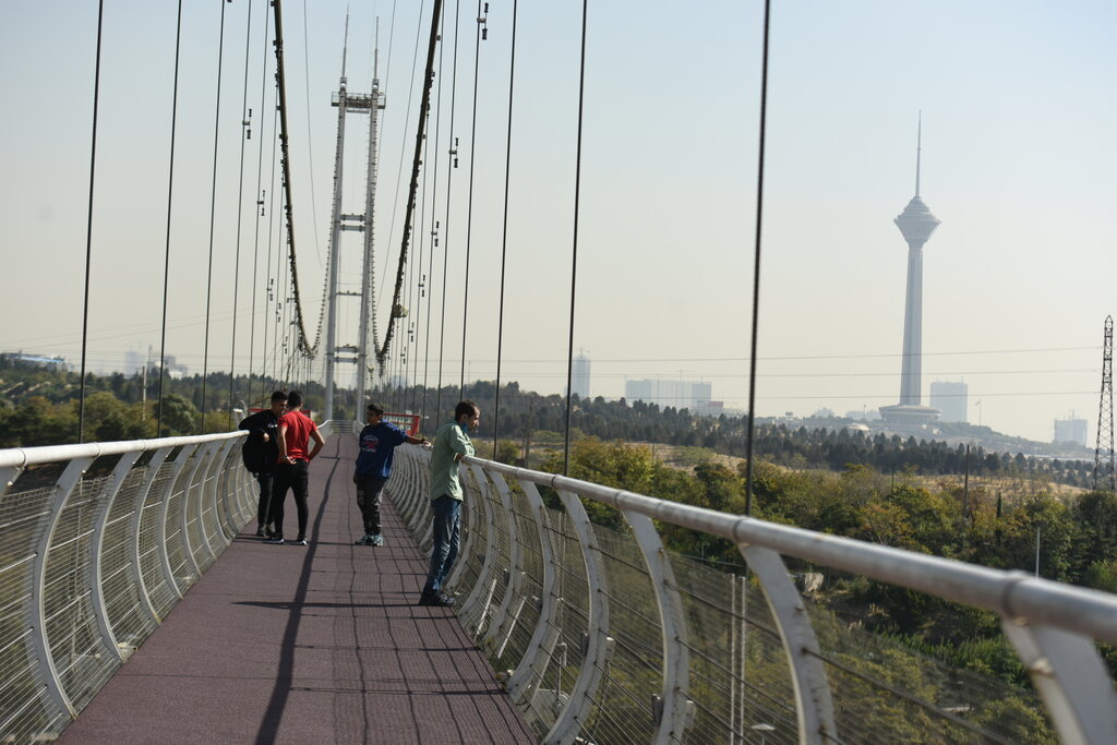 جشن تولد ۴سالگی پل معلق به زمستان افتاد
