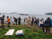 ببینید | سقوط هواپیمای مسافربری به دریاچه | لحظه امدادرسانی به مسافران را ببینید