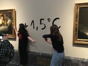 حمله معترضان به آثار هنری مشهور جهان هنوز ادامه دارد