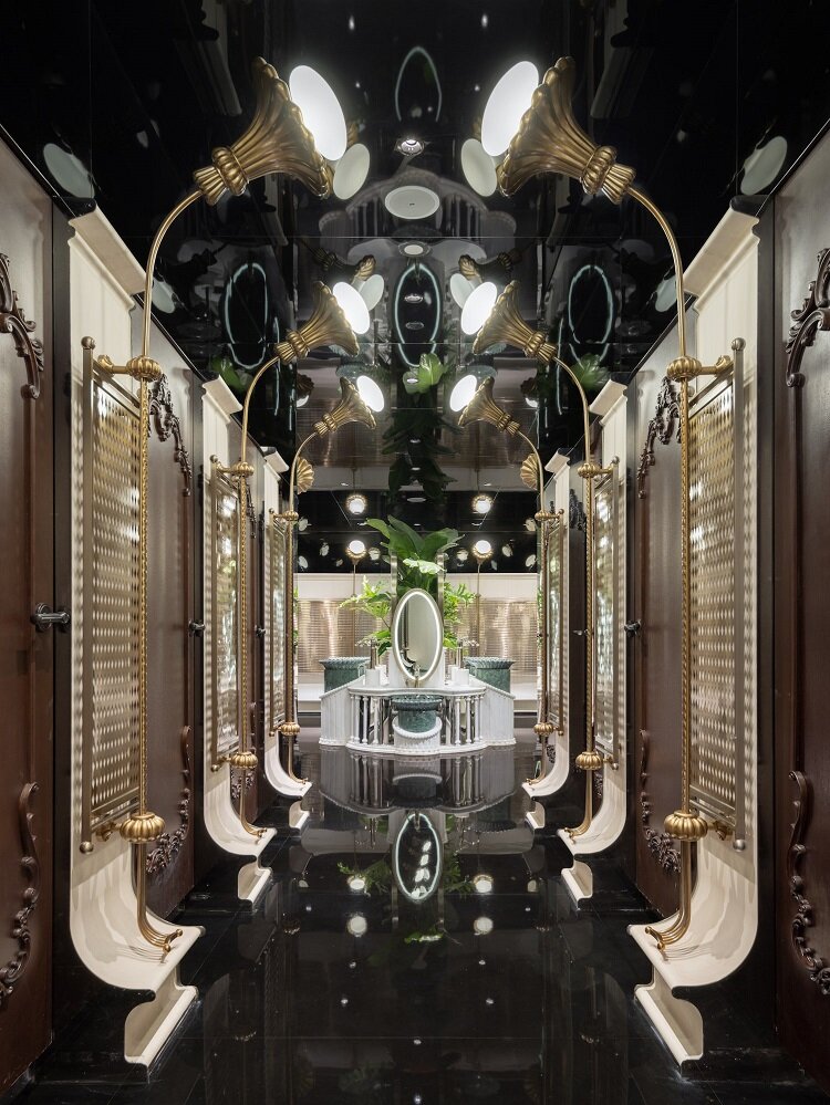 تصاویر زیباترین و لوکسترین دستشویی عمومی جهان | شکوه معماری در طبقه ششم یک مرکز خرید