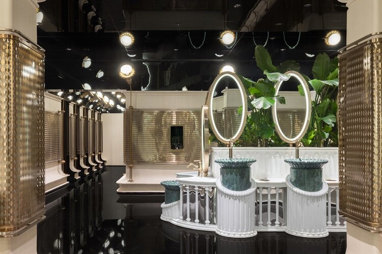 تصاویر زیباترین و لوکس‌ترین دستشویی عمومی جهان | شکوه معماری در طبقه ششم یک مرکز خرید